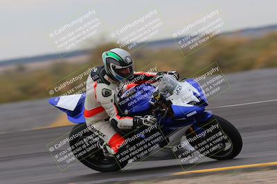 media/Jan-14-2023-SoCal Trackdays (Sat) [[497694156f]]/Turn 11 Inside (950am)/